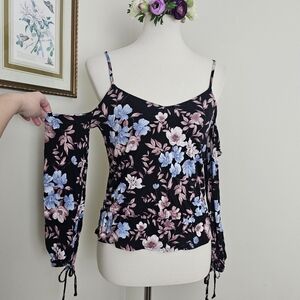 American Eagle Soft & Sexy Crepe Floral Cold Shoulder Top